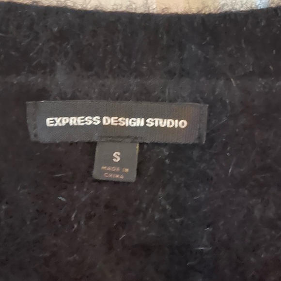 Express Shrug - Picture 4 of 4